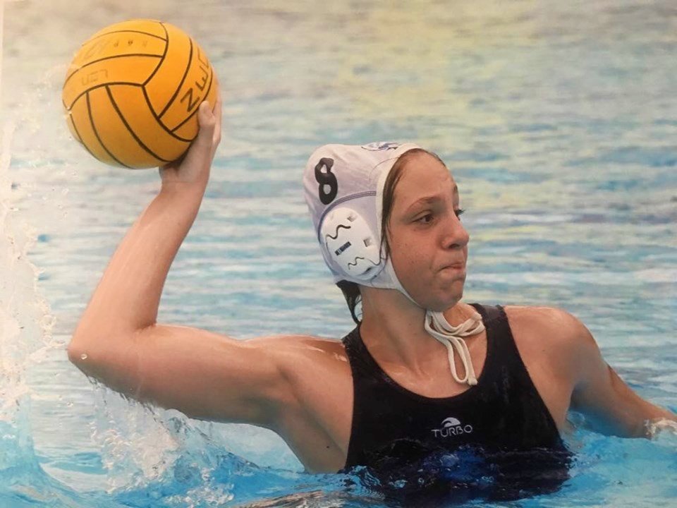 Πάτρα: Η Πολίστρια Ντένια Κουρέτα, έσωσε ηλικιωμένους που παρασύρθηκαν από θαλάσσια ρεύματα - "Βούτηξε" αμέσως χωρίς δεύτερη σκέψη