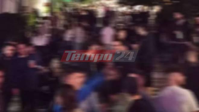 Πάτρα: To πάρτι του συνωστισμού μεταφέρθηκε στις σκάλες της Γεροκωστοπούλου - BINTEO