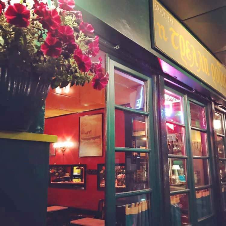 Πάτρα: Κλείνει η ιστορική "Τρελλή Ροδιά" - Διαφωνεί με τον τρόπο διασκέδασης στην Παντάνασσα - ΒΙΝΤΕΟ από τη νύχτα της Δευτέρας