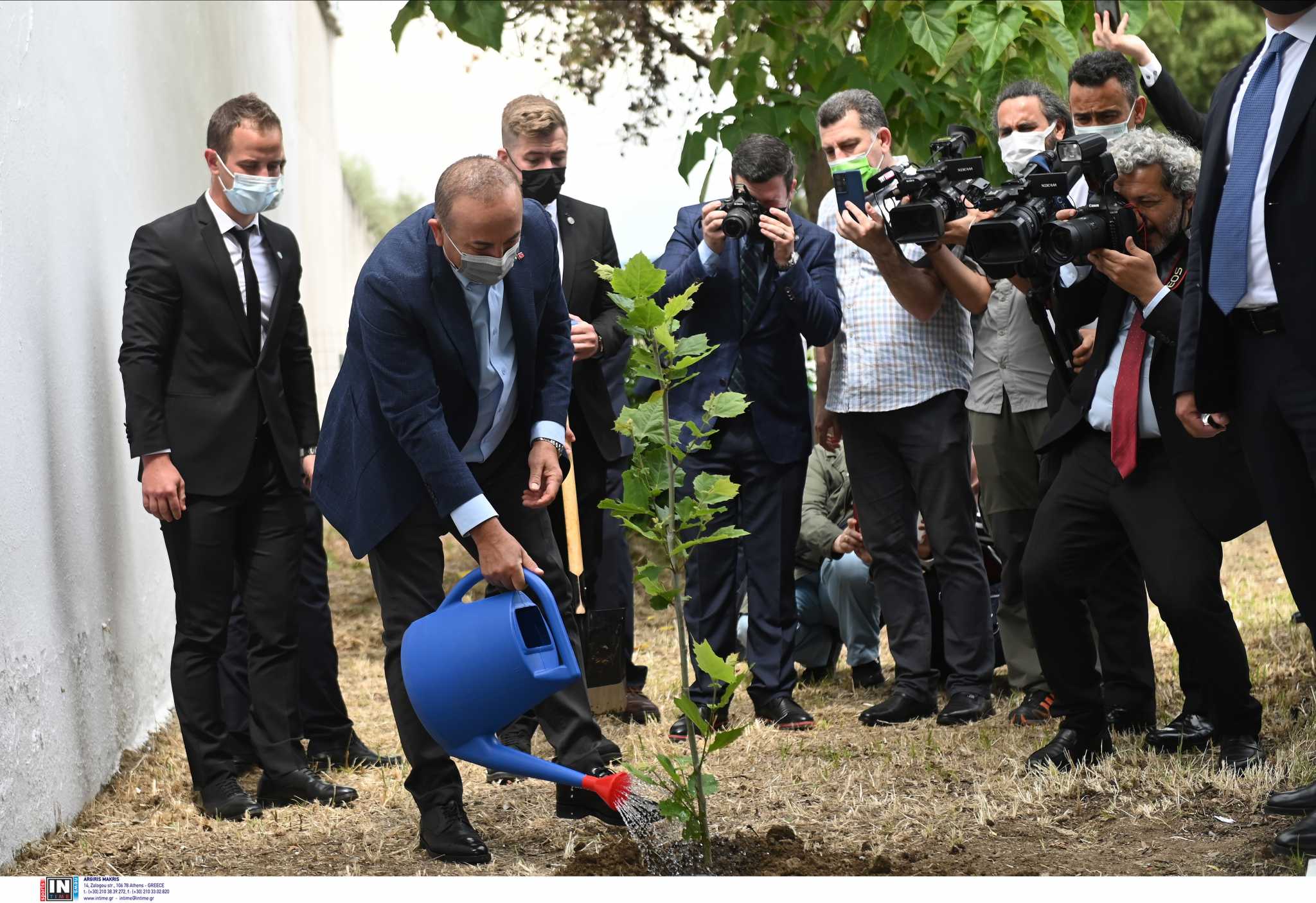 Επίσκεψη Τσαβούσογλου: Πήγε στον τάφο του Αχμέτ Σαδίκ – «Ανακάλυψε» και «τουρκικά γυμνάσια»