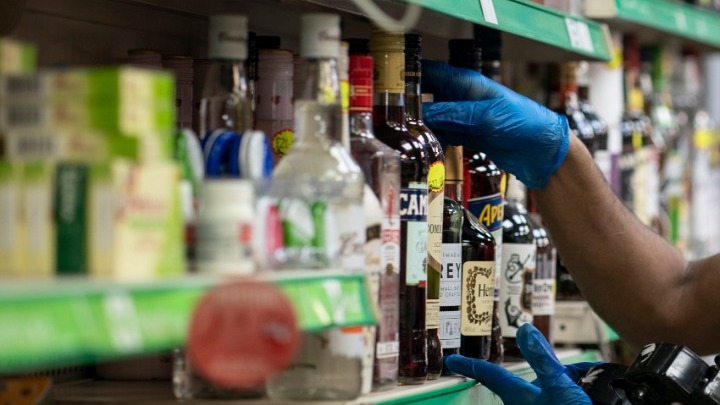 Βρετανία: Αριθμός ρεκόρ θανάτων που συνδέονται με το αλκοόλ κατά τη διάρκεια των lockdown