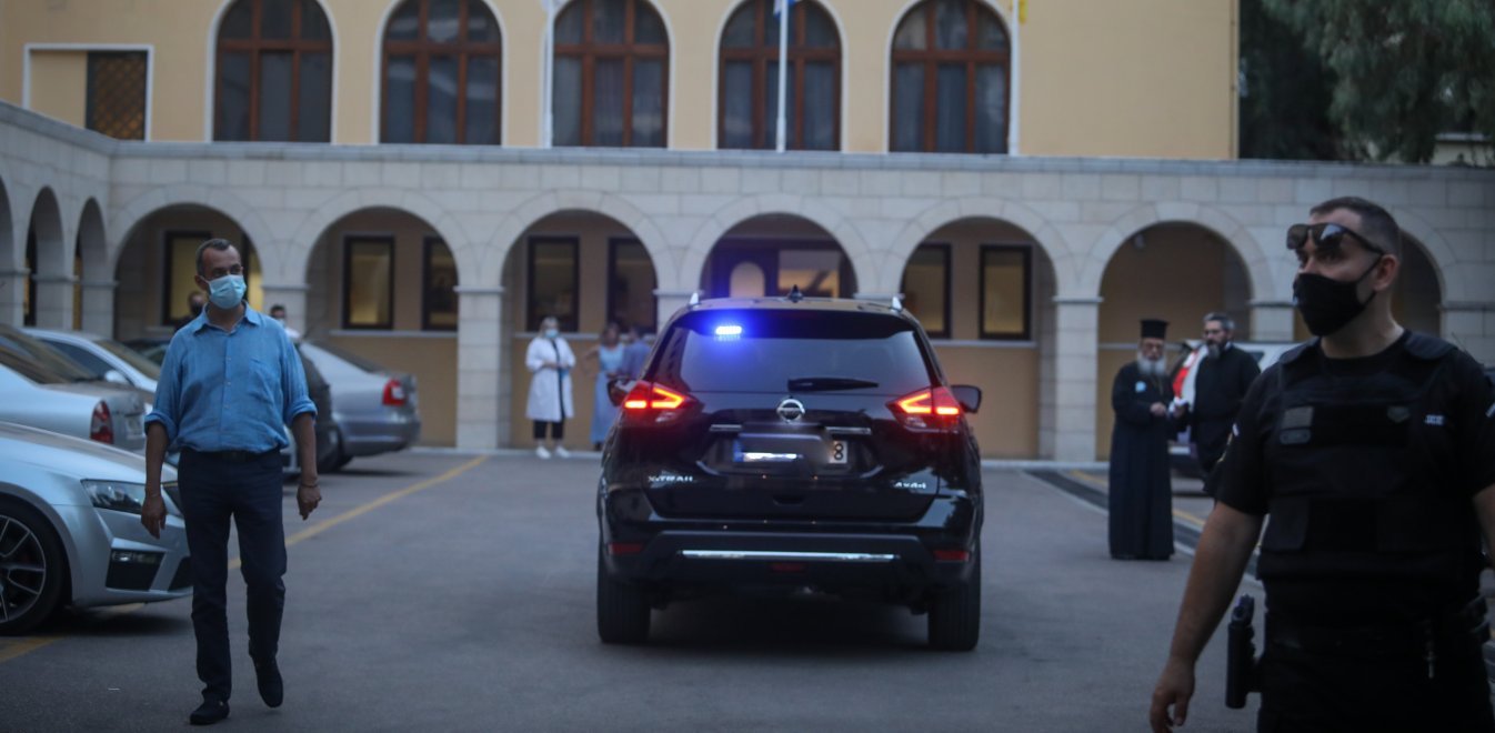 Επίθεση σε Μητροπολίτες: Από το ίντερνετ αγόρασε το βιτριόλι ο δράστης - Τι φώναζε όταν επιτέθηκε στους Μητροπολίτες