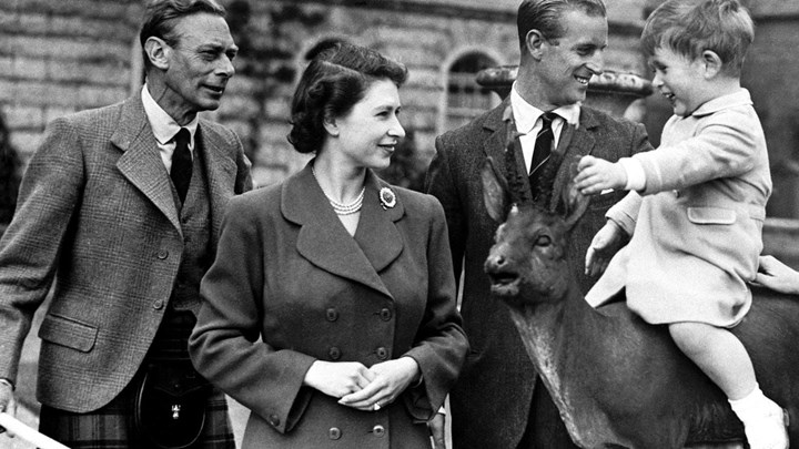 Γιορτή του πατέρα: Η ανάρτηση της βασίλισσας Ελισάβετ για τον πρίγκιπα Φίλιππο ανήμερα