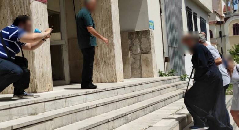 Αγρίνιο: Στον Εισαγγελέα ο 49χρονος ιερέας που συνελήφθη για πορνογραφία και βιασμό (ΝΕΟΤΕΡΑ - ΒΙΝΤΕΟ)