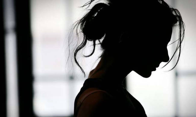 Καταγγελία για βιασμό στη Ρόδο - "Θα σε σκοτώσω όπως έκανε ο πιλότος στη γυναίκα του"