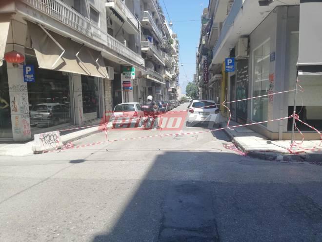 Πάτρα: "Βουλιάζει" το οδόστρωμα στη Ζαΐμη - Έκλεισε το δρόμο η Αστυνομία - ΦΩΤΟ
