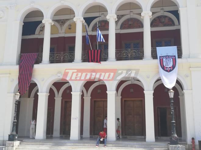 Η Πάτρα γιορτάζει τα 130 χρόνια της ιστορικής της ομάδας! Πανό της Παναχαϊκής σε κεντρικά σημεία - ΦΩΤΟ