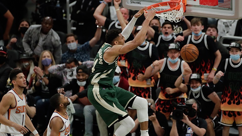 Γιάννης από... άλλον πλανήτη - Διέλυσε τους Σανς, «ζωντανοί» οι Μπακς