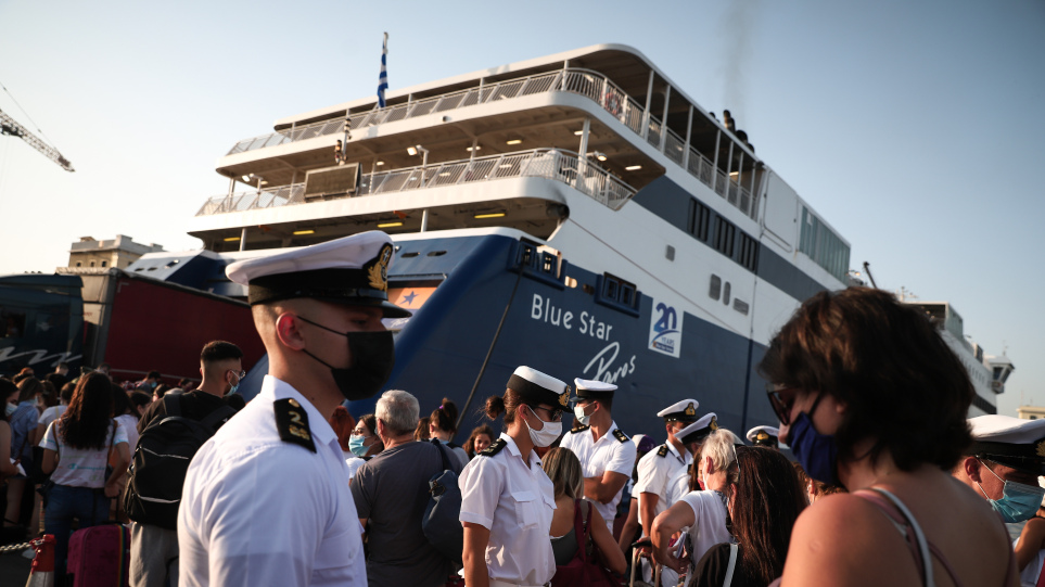 Σαρωτικοί έλεγχοι στα λιμάνια για τον κορονοϊό - Γεμίζουν τα πλοία οι εκδρομείς του Αυγούστου