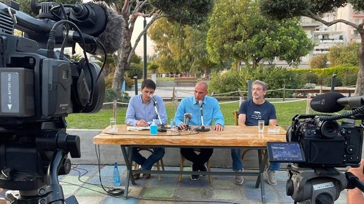 Επίθεση Βαρουφάκη από την Πάτρα στην κυβέρνηση: Επενδύει στην πτώχευση