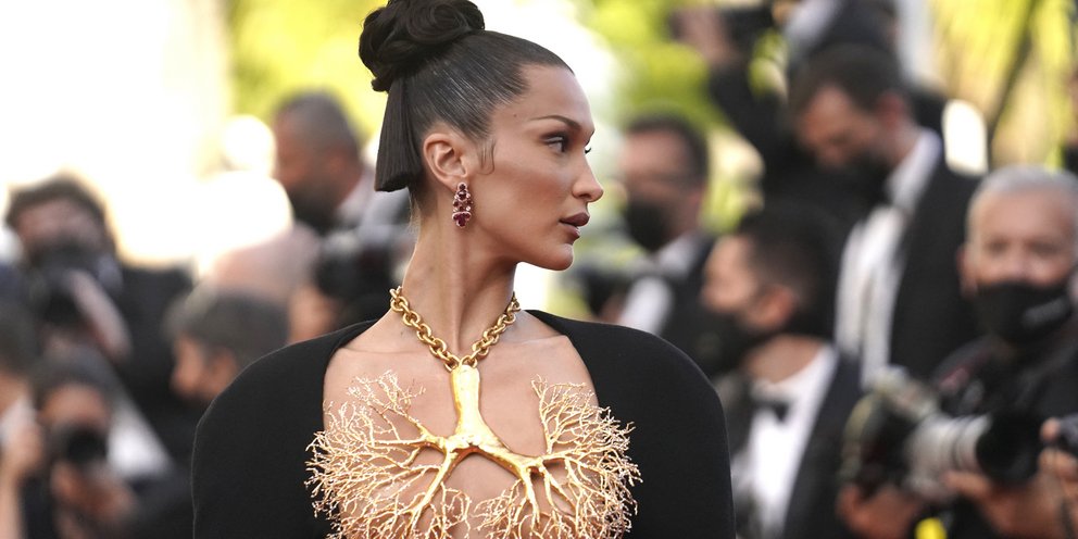 Η εντυπωσιακή Μπέλα Χαντίντ έκλεψε ξανά την παράσταση στις Κάννες