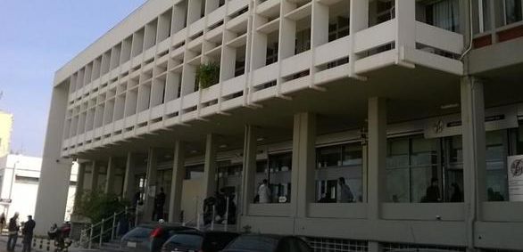 ΤΩΡΑ - Πάτρα: Λιποθύμησε υπάλληλος στη ΔΕΗ - Αναστάτωση στο κεντρικό κατάστημα