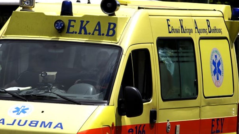 Πάτρα: Τροχαίο με ανατροπή οχήματος στα Αραχωβίτικα