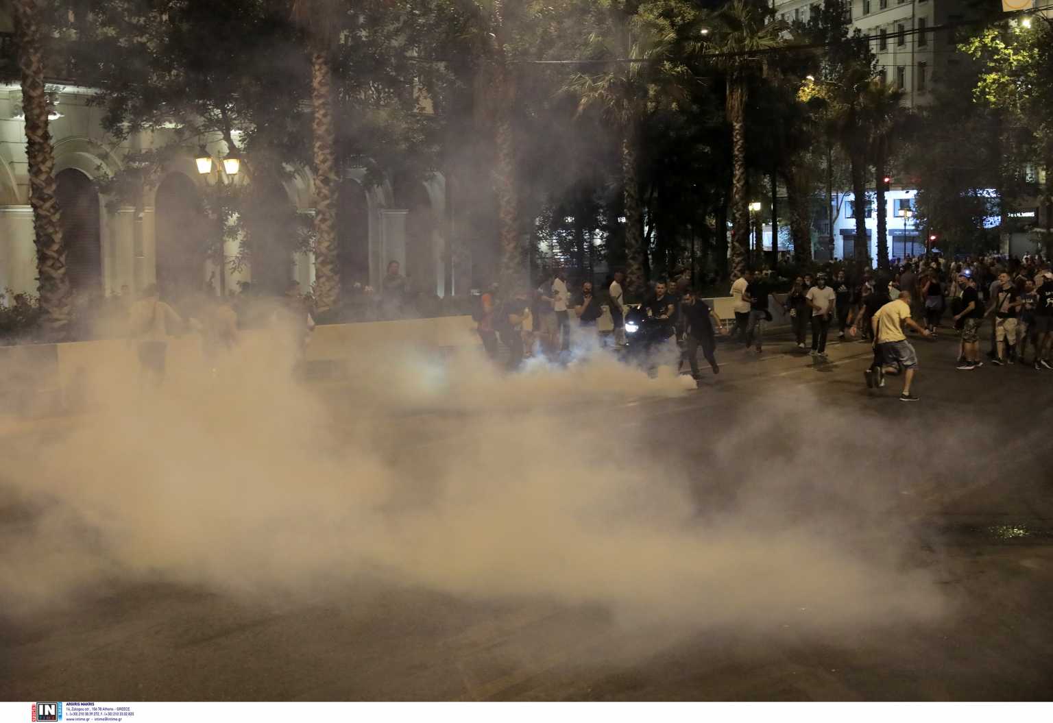 Σύνταγμα: Επεισόδια στη συγκέντρωση των αντιεμβολιαστών