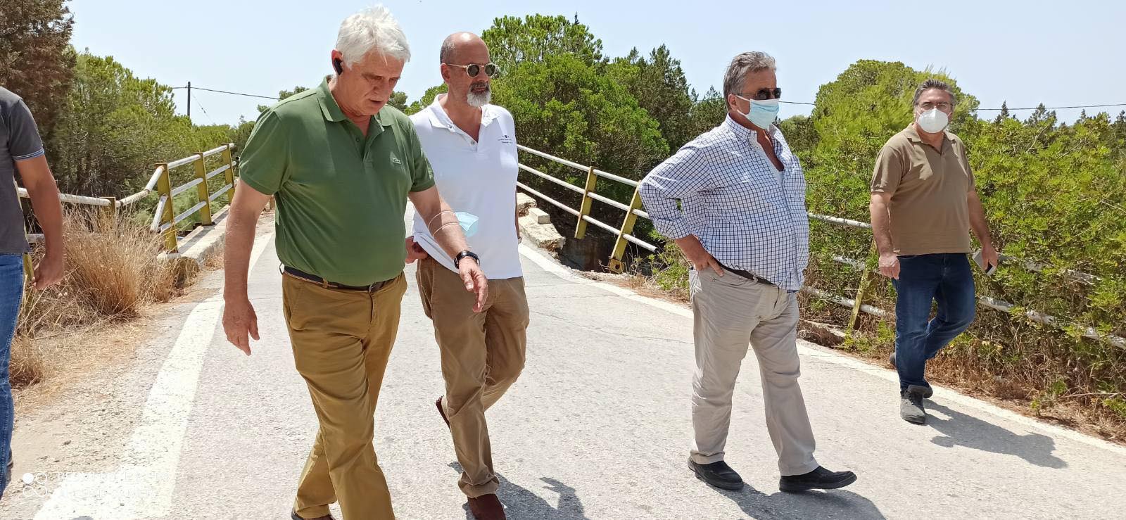 Γέφυρα Καλογριάς: Μπονάνος και Μυλωνάς με τον εργολάβο στο σημείο όπου ξεκινούν οι εργασίες - ΦΩΤΟ