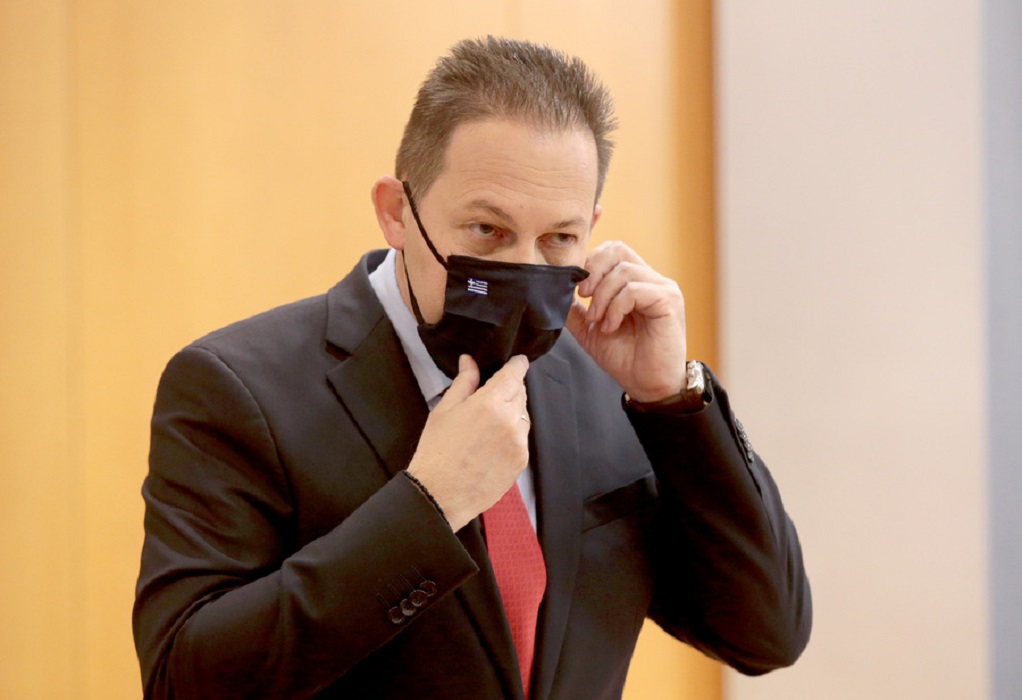 Μειώθηκαν οι εμβολιασμοί - Πέτσας: «Δεν αποκλείω test και πιστοποιητικά και για μετακινήσεις από νομό σε νομό»