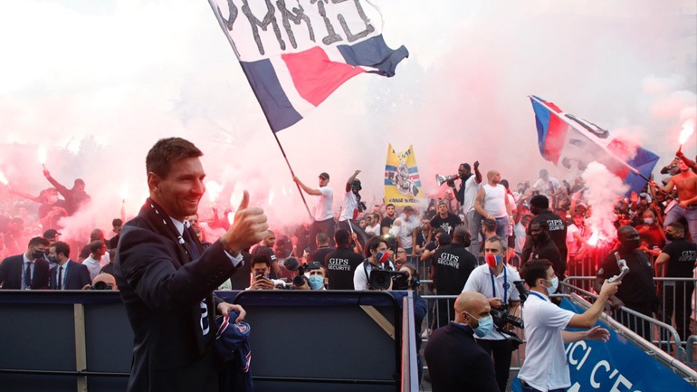 Τρέλα για τον Μέσι στην Παρί Σεν Ζερμέν: Πουλήθηκαν 150.000 φανέλες του σε μόλις επτά λεπτά!