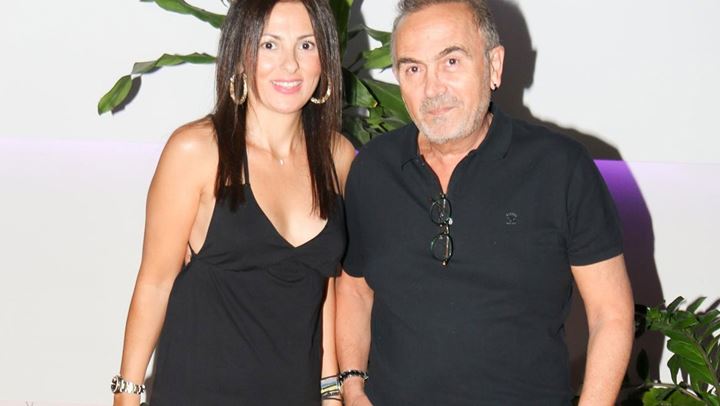 Ο Σταμάτης Γονίδης και η Κατερίνα Κουργιουξίδου βαφτίζουν την κόρη τους