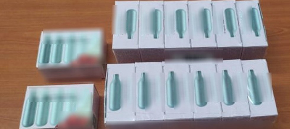 Συνελήφθη με δεκάδες αμπούλες γέλιου