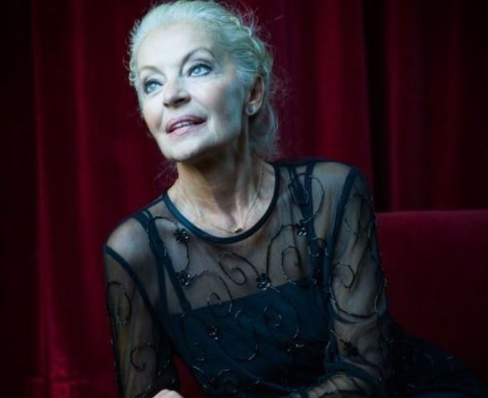 Μαρία Αλιφέρη – Εξηγεί τους λόγους που δεν εμβολιάστηκε