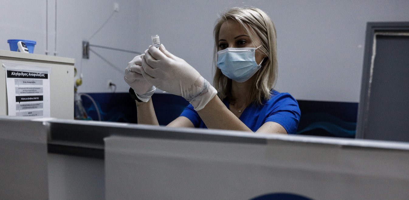Υποχρεωτικός εμβολιασμός ιδιωτών γιατρών, φαρμακοποιών και οδοντιάτρων: Πώς θα ελέγχονται - Τα πρόστιμα