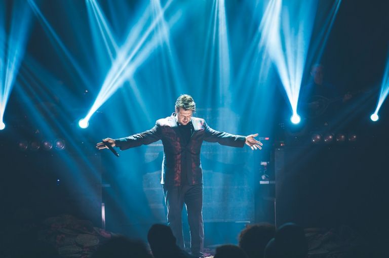 Κορονοϊός: Λουκέτο και πρόστιμα στα νυχτερινά μαγαζιά που εμφανίζονται Γονίδης και Κιάμος