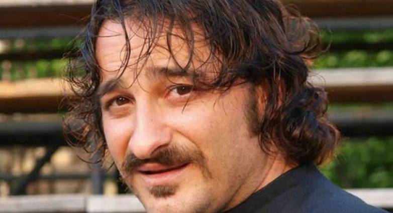 Αγωνία για τον Αιγιώτη ηθοποιό Β. Χαραλαμπόπουλο: Δεν ξέρει αν σώθηκε το πατρικό του από την φωτιά στη Ζήρια