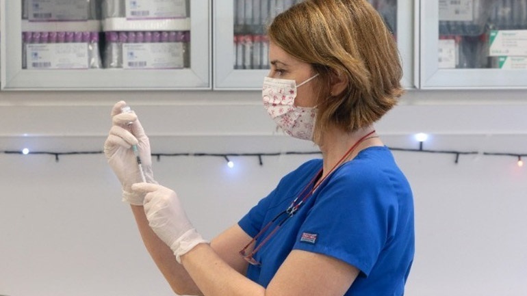 Σήμερα οι ανακοινώσεις για την τρίτη δόση του εμβολίου