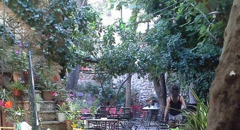 Πολύεδρο: Παρουσίαση ποιητικής συλλογής, «Το τίποτα που πλέει ευτυχισμένο»