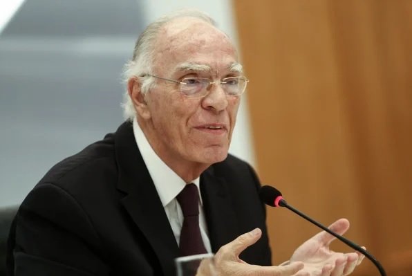 Διασωληνώθηκε ξανά ο Βασίλης Λεβέντης