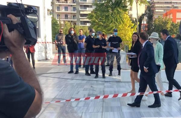 Επίθεση με βιτριόλι: Η Ιωάννα Παλιοσπύρου σήμερα στο βήμα του μάρτυρα - Εμφανίστηκε και η δράστιδα