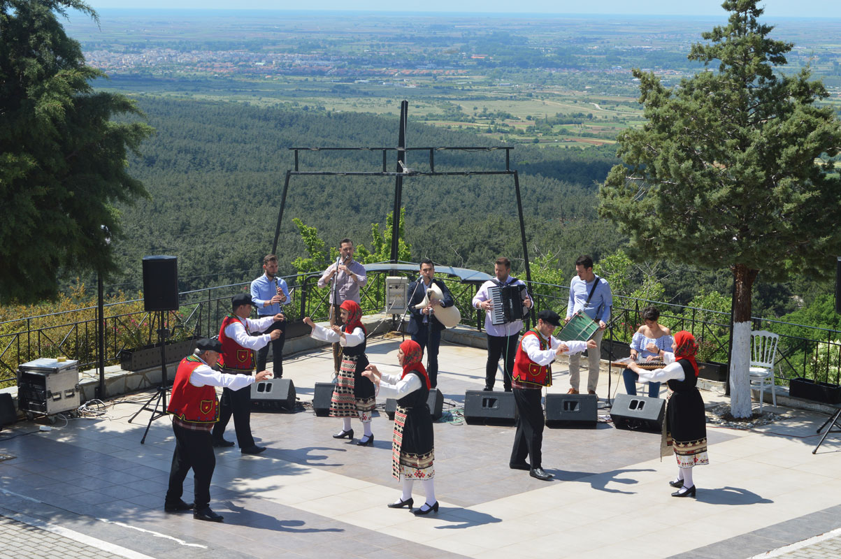 Πάνω από 20 άτομα κόλλησαν κορονοϊό σε χορευτικό σύλλογο της Πάτρας - Στο νοσοκομείο συγγενείς