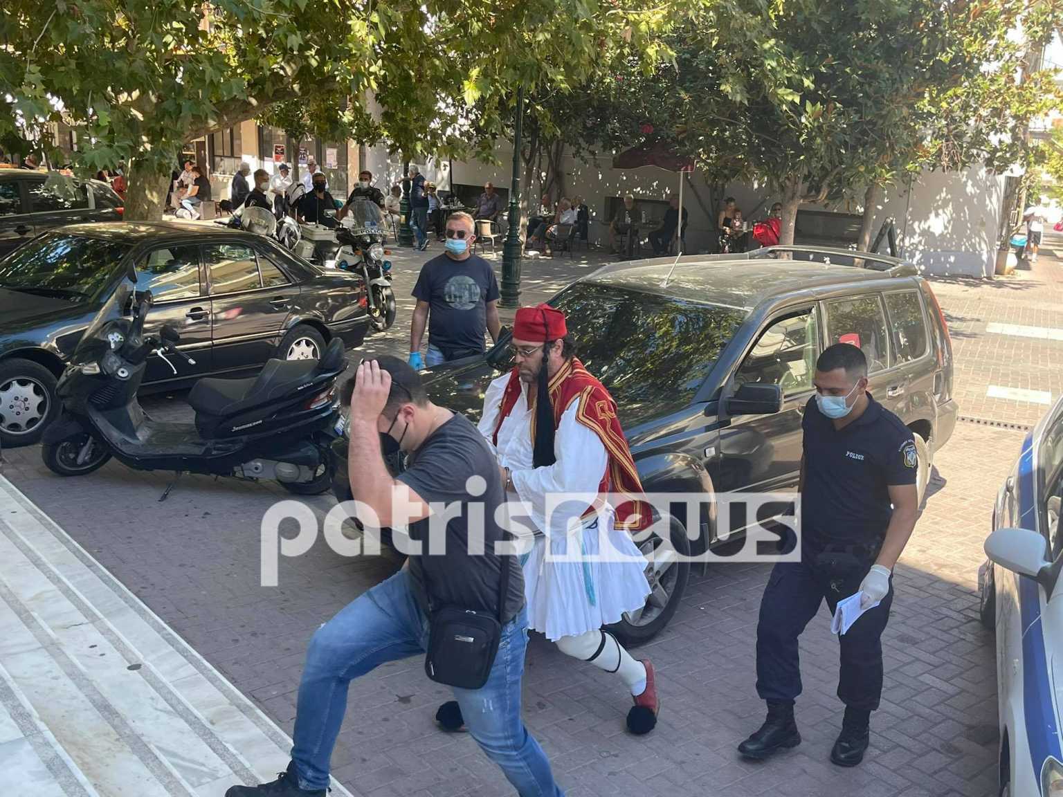 Πύργος: Πατέρας αρνητής του κορονοϊού πήγε στο δικαστήριο ντυμένος τσολιάς