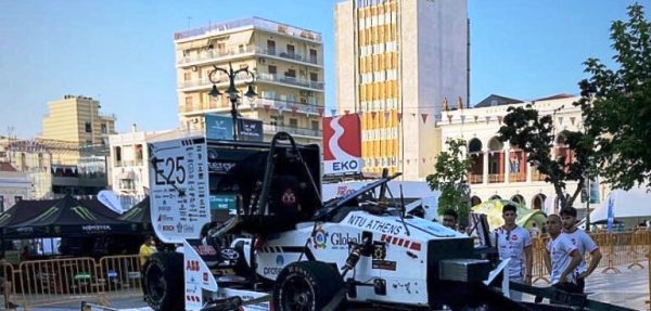 Πάτρα: Τροχαίο στους αγώνες καρτ - Το όχημα του πανεπιστημίου έφυγε από την πίστα