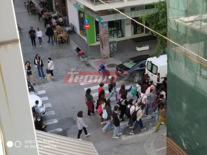 Πάτρα: Πορεία για τις συγχωνεύσεις στο 7ο Λύκειο (ΦΩΤΟ)