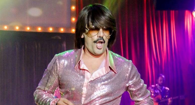 Ατύχημα στη σκηνή για τον Τόνι Σφήνο: Εσπασε η εξέδρα την ώρα που τραγουδούσε