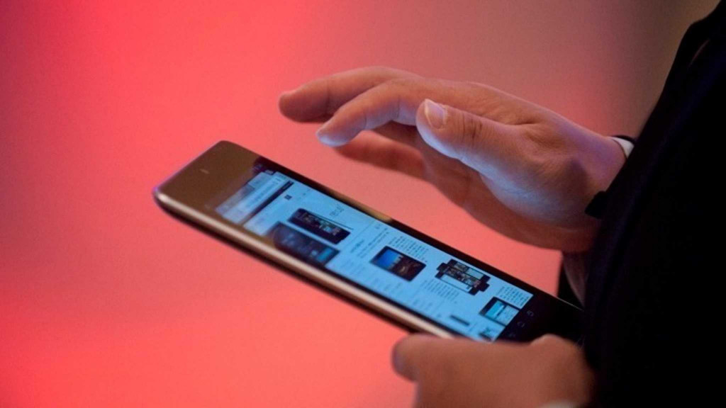 «Κούρεμα» στο τέλος κινητής τηλεφωνίας – Τι μείωση θα δούμε στους λογαριασμούς