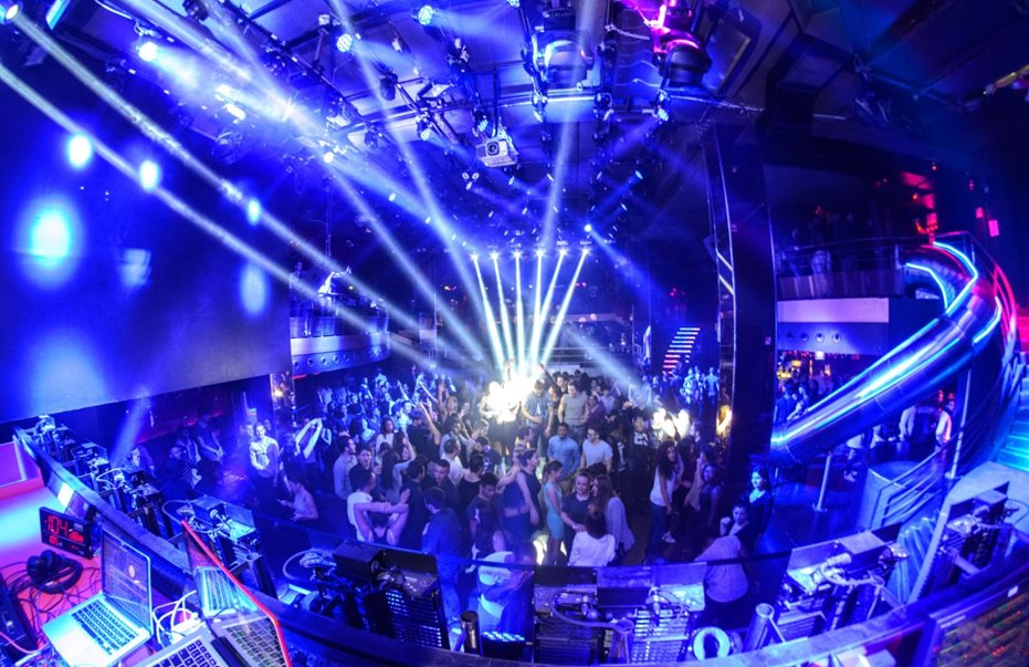 Πάτρα: "Λουκέτο" σε πολύ γνωστό νυχτερινό μαγαζί - Συνελήφθη ο υπεύθυνος μετά από "ντου" της ΕΛΑΣ