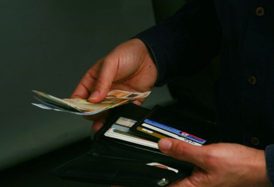 Αγρίνιο: Μαθήματα ανθρωπιάς από 42χρονο – Βρήκε κάρτα ανάληψης και 500 ευρώ και τα παρέδωσε στην αστυνομία