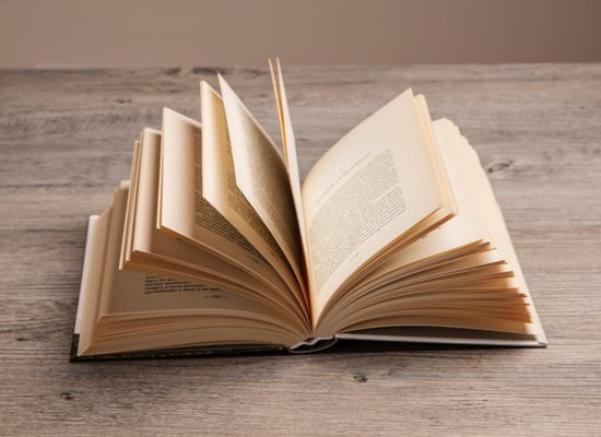 Το «Πολύεδρο» παρουσιάζει την ποιητική συλλογή του Νάσου Βαΐσίδη «Μικρό καλοκαίρι»