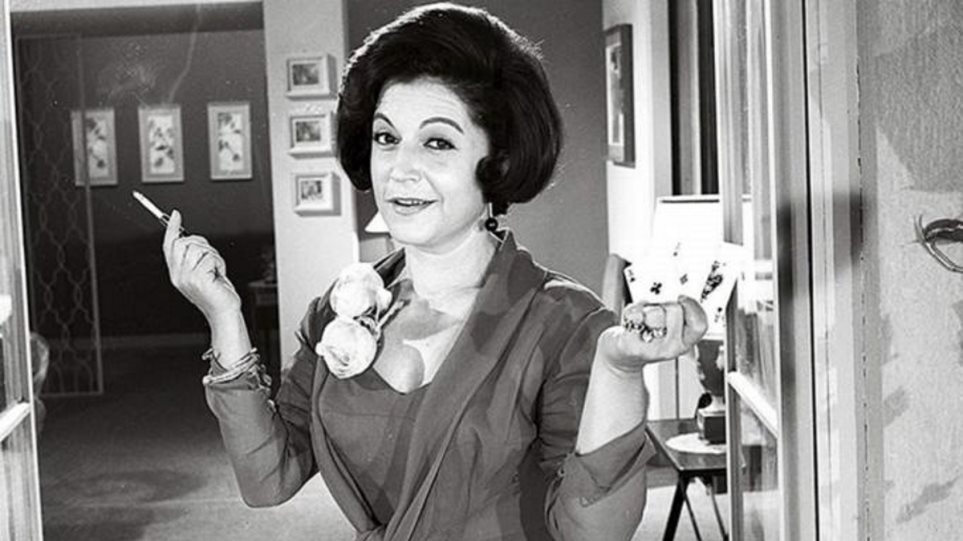 Ρένα Βλαχοπούλου – Απίθανη αποκάλυψη για την ηθοποιό – «Λίγα λεπτά πριν πεθάνει μπήκα στο δωμάτιό της…»