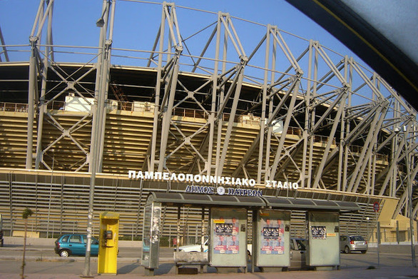 Πάτρα: Τροχαίο με δύο τραυματίες κοντά στο Παμπελοποννησιακό