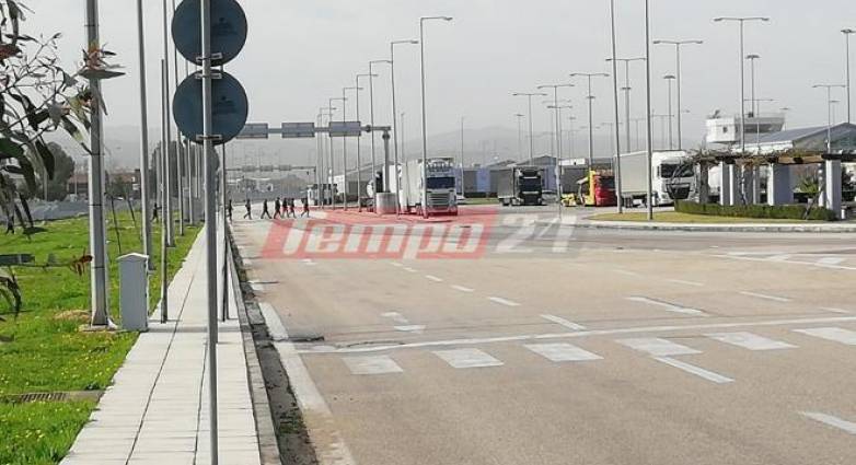 Πάτρα: Συλλήψεις στο λιμάνι - Πήγε να περάσει παράνομα με τα παιδιά της