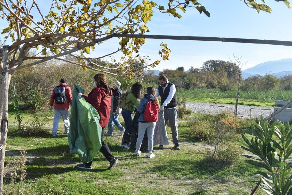 Η ΟΙΚΙΠΑ καθάρισε τις Δάφνες - Οι εθελοντές μάζεψαν μέχρι και φυσίγγια!