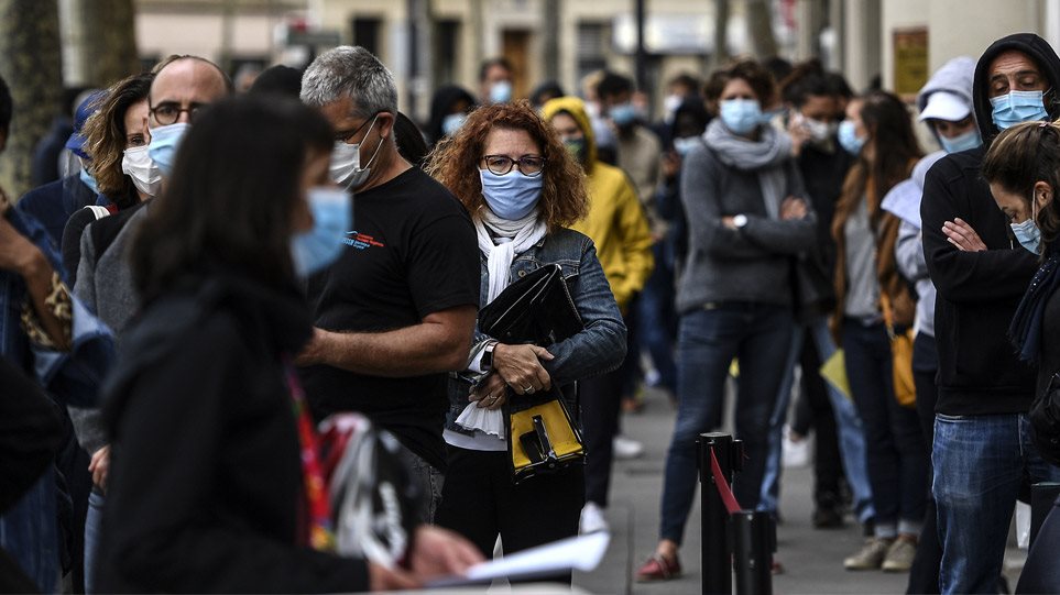 Κορονοϊός: Από σήμερα "βροχή" SMS στα κινητά 450.000 ανεμβολίαστων