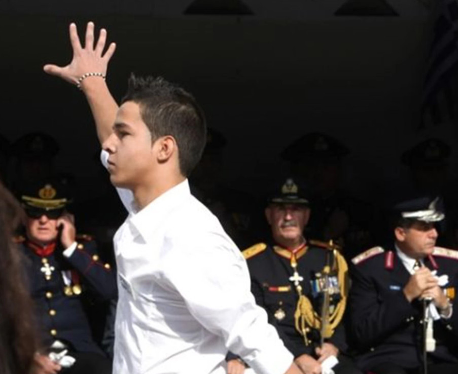 Τι απέγινε ο μαθητής που μούτζωσε τους επισήμους στην παρέλαση;