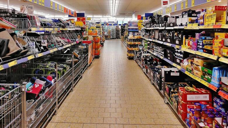 Καταναλωτές: Φοβούνται το κύμα ανατιμήσεων, βάζουν φρένο στις αγορές τους