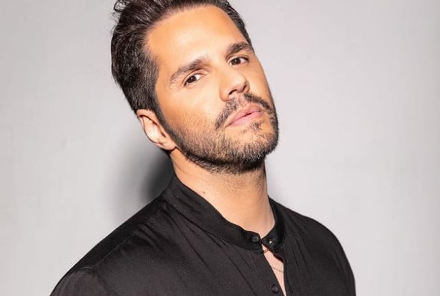 Γιώργος Τσαλίκης – Όλο αυτό είναι καραγκιοζιλίκι – Με ρωτάτε ξανά και ξανά τι έγινε