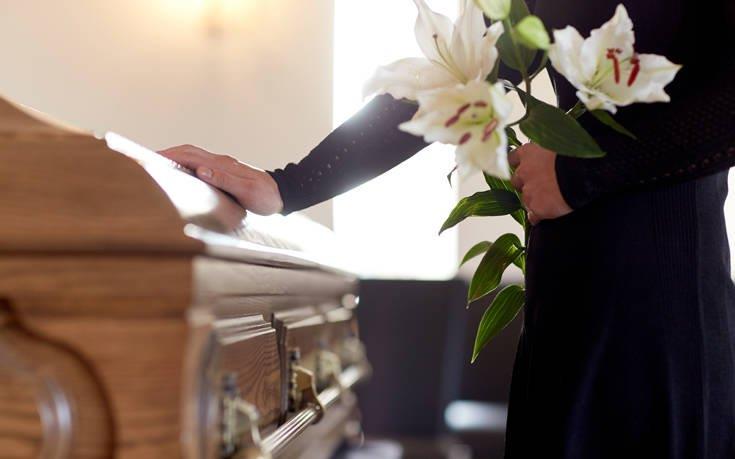 Άνοιξαν το φέρετρο στην κηδεία και είδαν ...λάθος νεκρό