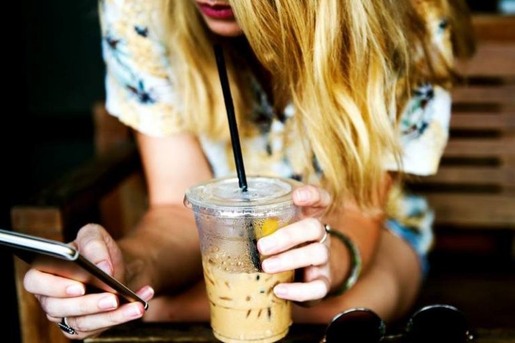 Ακριβαίνει ο καφές σε πλαστικό ποτήρι από την Πρωτοχρονιά – Στα δέκα λεπτά η αύξηση